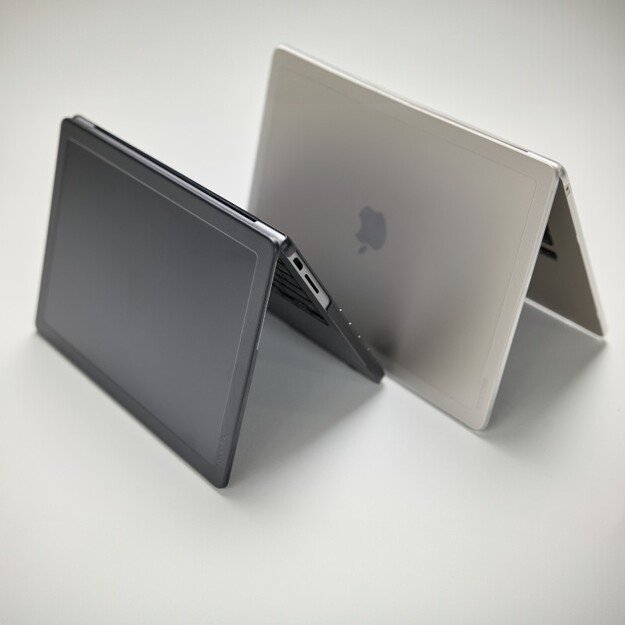 „Incase Edge Hardshell Case“ – dėklas, skirtas „MacBook Air 15 M3“ (2024) / M2 (2023) (juodas)