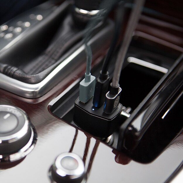 Nillkin Celerity automobilinis įkroviklis – 2x USB-A + 1x USB-C, 32W (sidabras) 8