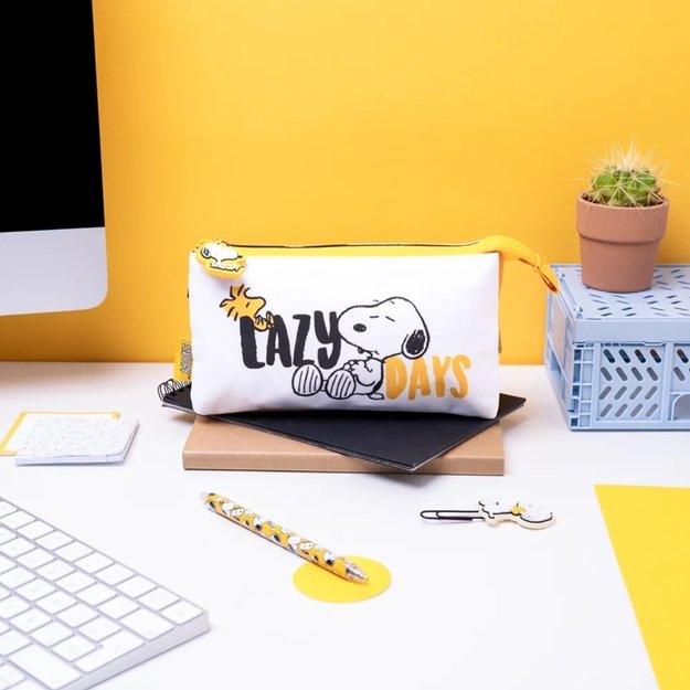 Snoopy - 3-compartment pencil case from the Lazy Days collection 4