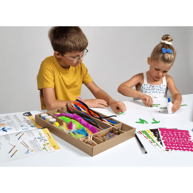 Buki Activity Set with 800+ extras
