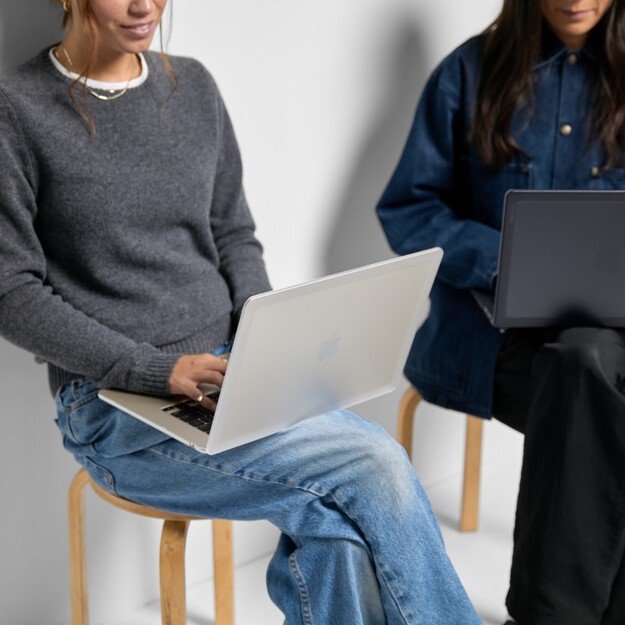 „Incase Edge Hardshell Case“ – dėklas, skirtas „MacBook Air 13 M3“ (2024) / M2 (2022) (skaidrus) 11