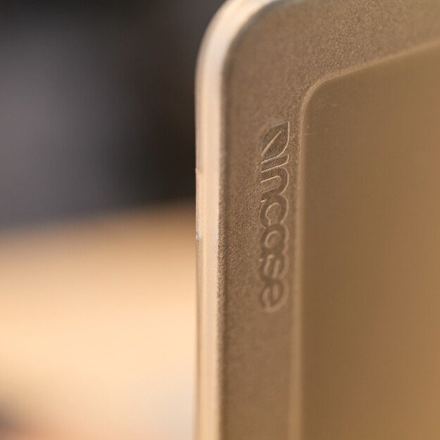 „Incase Edge Hardshell Case“ – dėklas, skirtas „MacBook Air 13 M3“ (2024) / M2 (2022) (skaidrus) 36