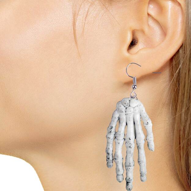 the Halloween earrings with fingers 1
