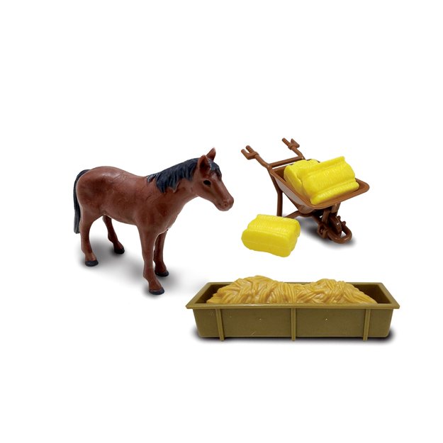 Tractor with horse pen and accessories 3