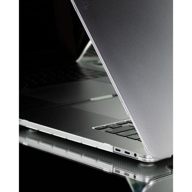 „Incase Hardshell“ dėklas, skirtas „MacBook Pro 13“ (M2 / M1 / 2022-2020) (taškeliai / juodi)