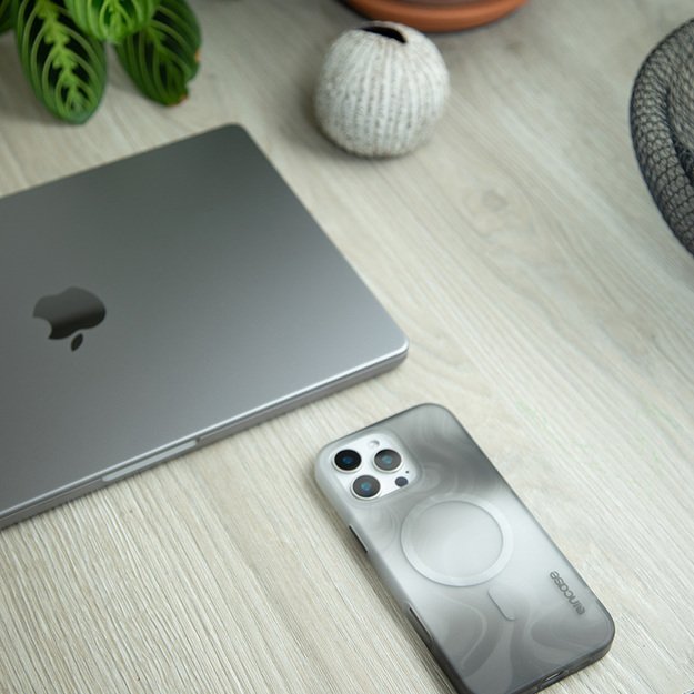 „Incase Halo Case MagSafe“ – „iPhone 16“ („Oil Slick Smoke“) dėklas 12