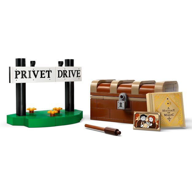 LEGO Harry Potter Hedwig at 4 Privet Drive
