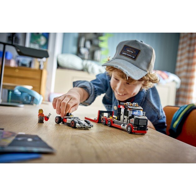 LEGO City F1 Display Truck with Audi F1 Race Car