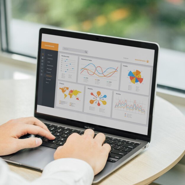 Moshi iVisor AG – matinė ekrano apsauga, skirta MacBook Air 13,6 M3 (2024) / M2 (2022) (juoda / skaidrus / matinis)