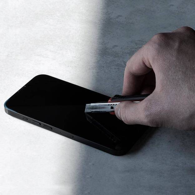 „Crong Nano Glass“ – nedūžtantis hibridinis „iPhone 16 Pro“ stiklas