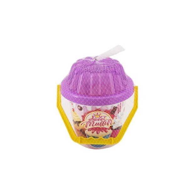 Padėta ant smėlio su kibiru, kastuvu, lėle. 2