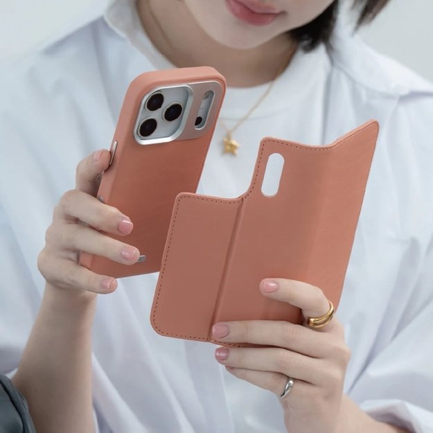 „Moshi Overture MagSafe“ – odinis atverčiamas dėklas „iPhone 17 Pro“ (miglotos koralų spalvos) 9