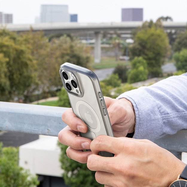 „Incipio Velocity MagSafe“ – „iPhone 16“ dėklas (skaidrus / juodas)