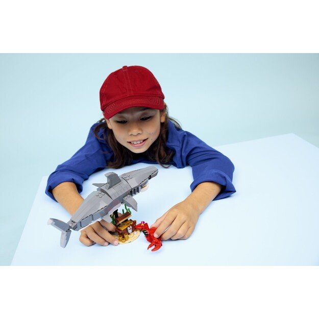LEGO Creator Fierce Shark with a Treasure Chest