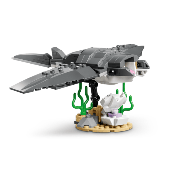 LEGO Creator Fierce Shark with a Treasure Chest