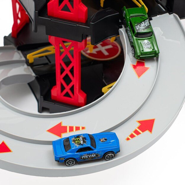 Didelis kelių lygių garažas su „Baby Mix“ automobiliais
