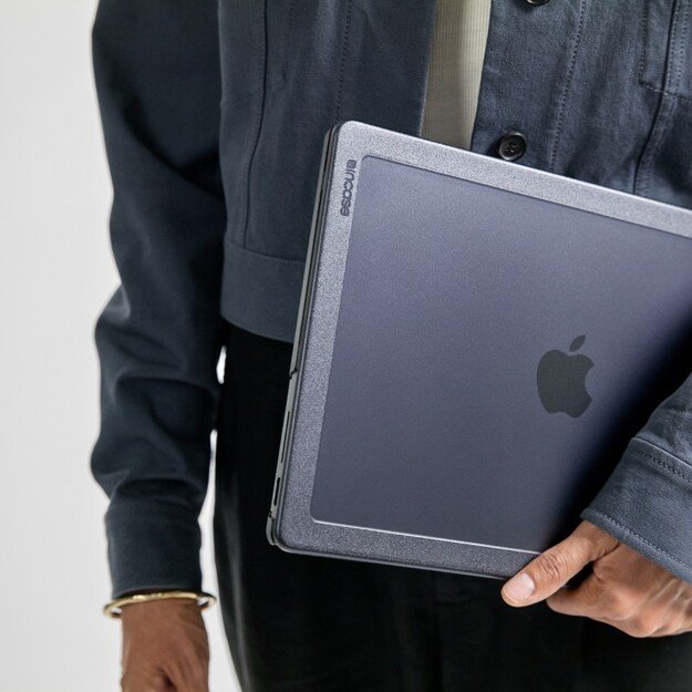 „Incase Edge Hardshell Case“ – dėklas, skirtas „MacBook Pro 14“ (M4/M3/M2/M1/2024-2021) (juodas)