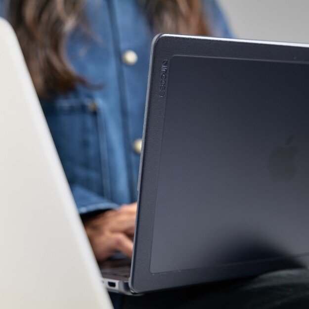 „Incase Edge Hardshell Case“ – dėklas, skirtas „MacBook Pro 14“ (M4/M3/M2/M1/2024-2021) (juodas)
