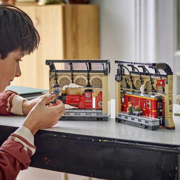 LEGO Harry Potter Book Nook: Hogwarts&trade; Express