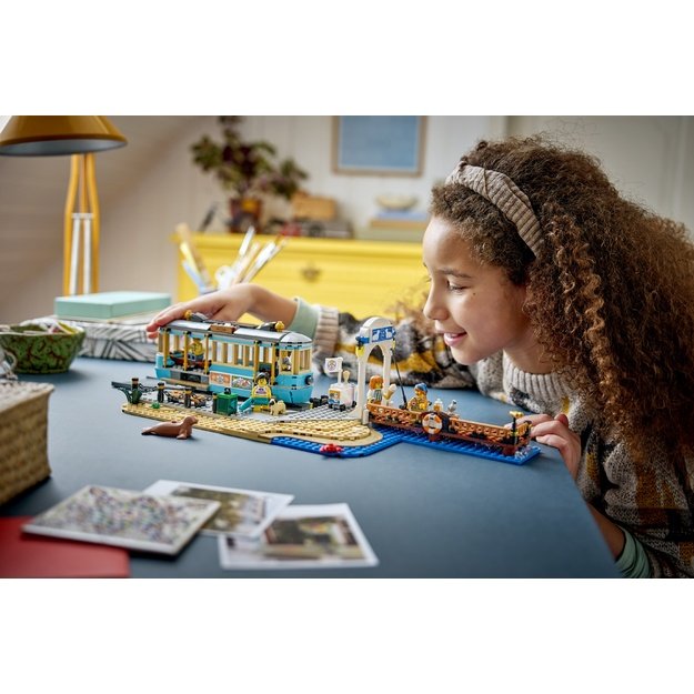 LEGO City Classic Beach Streetcar