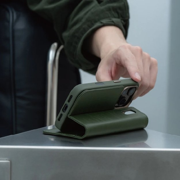 „Moshi Overture MagSafe“ – odinis atverčiamas dėklas „iPhone 17 Pro Max“ (miglotos koralų spalvos) 22