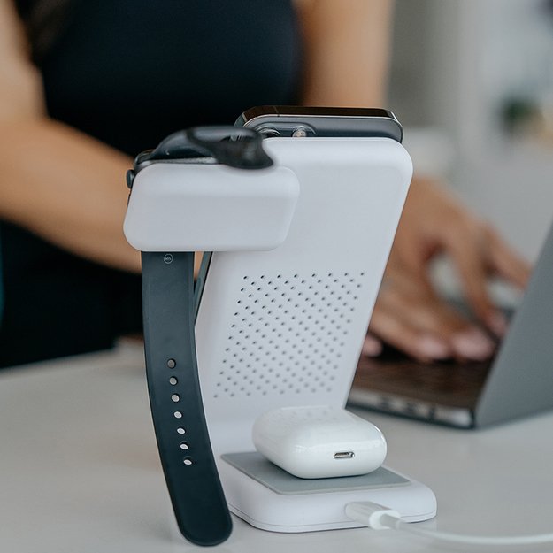 STM ChargeTree Swing 3-in-1 įkrovimo stotelė, skirta telefonui, „AirPods“, „Apple Watch“ – balta 7