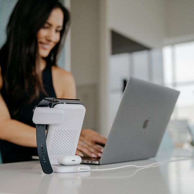 STM ChargeTree Swing 3-in-1 įkrovimo stotelė, skirta telefonui, „AirPods“, „Apple Watch“ – balta 9