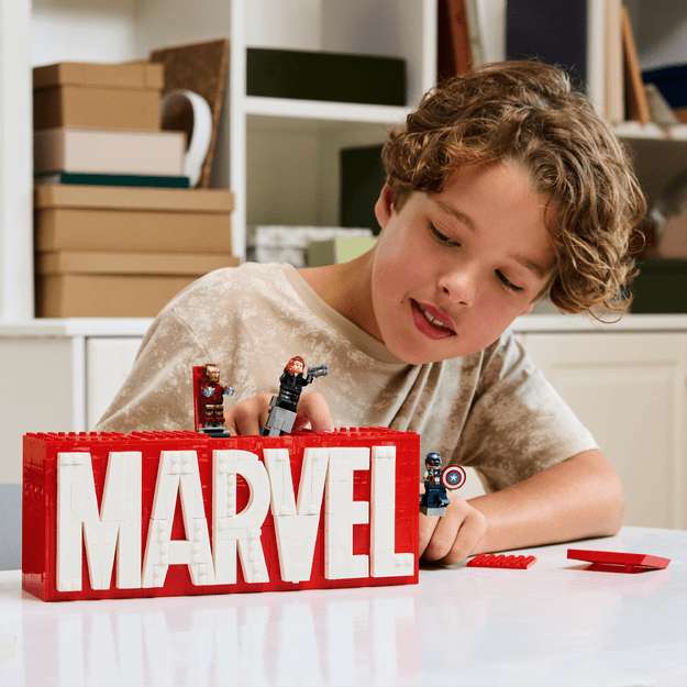 LEGO Super Heroes Marvel logo ja minifiguurid