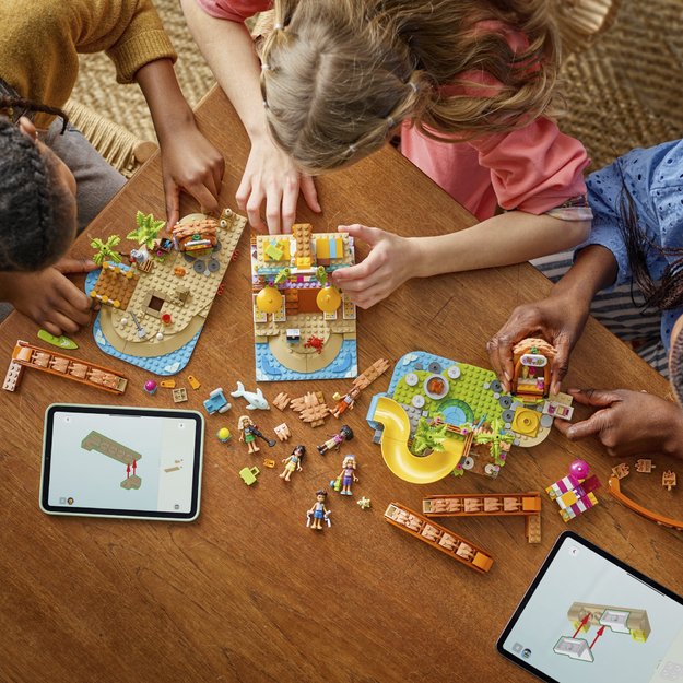 LEGO Friends Family Vacation Beach Resort