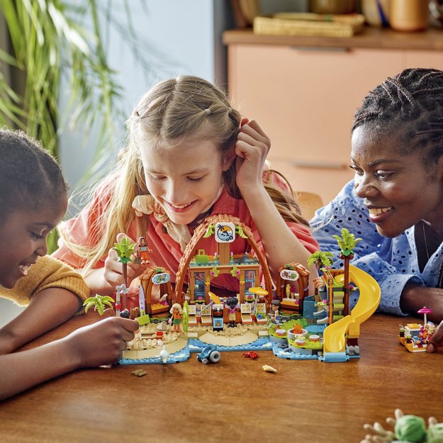 LEGO Friends Family Vacation Beach Resort