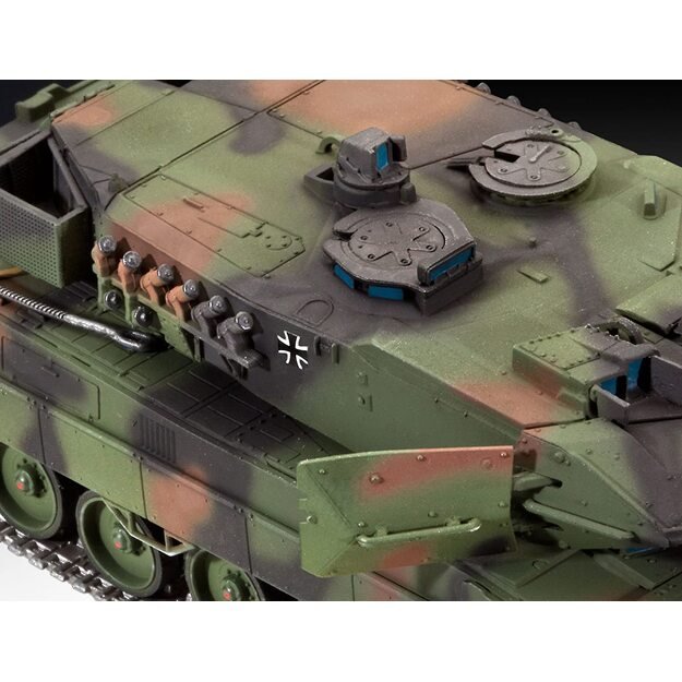 Revell plastic model Leopard 2 A6/A6M 1:72