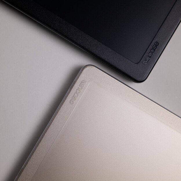 „Incase Edge Hardshell“ dėklas – „MacBook Air 15 M3“ (2024) / M2 (2023) dėklas (skaidrus)