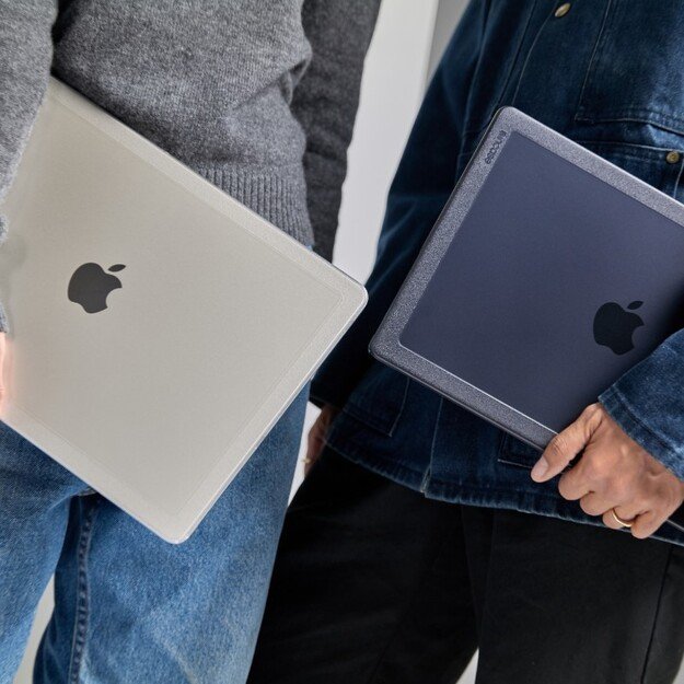 „Incase Edge Hardshell“ dėklas – „MacBook Air 15 M3“ (2024) / M2 (2023) dėklas (skaidrus)