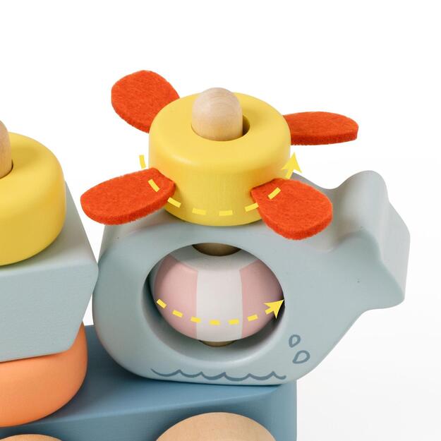 Traukinys, vežantis medieną, 2 vagonai 4