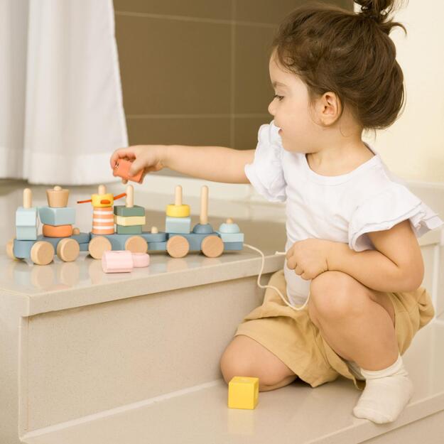 Traukinys, vežantis medieną, 2 vagonai 5