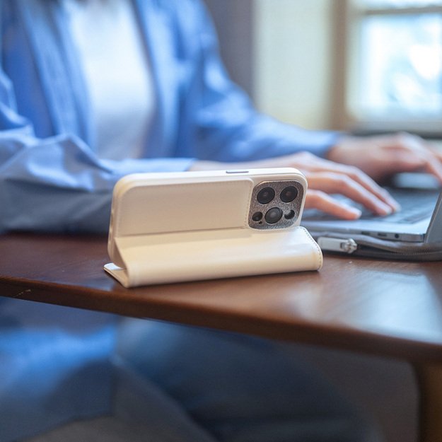 Moshi Overture MagSafe – odinis trys viename dėklas su atverčiamu dangteliu, skirtas iPhone 15 (kiaušinio baltumo) 7