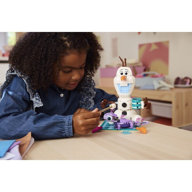 LEGO Disney Olaf and Bruni&rsquo;s Picnic Fun