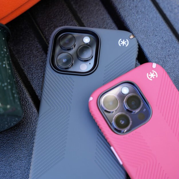 „Speck Presidio2 Grip“ – „iPhone 14 Pro max“ skirtas dėklas su MICROBAN danga (skaitmeninė rožinė / „Blossompink“ / balta)