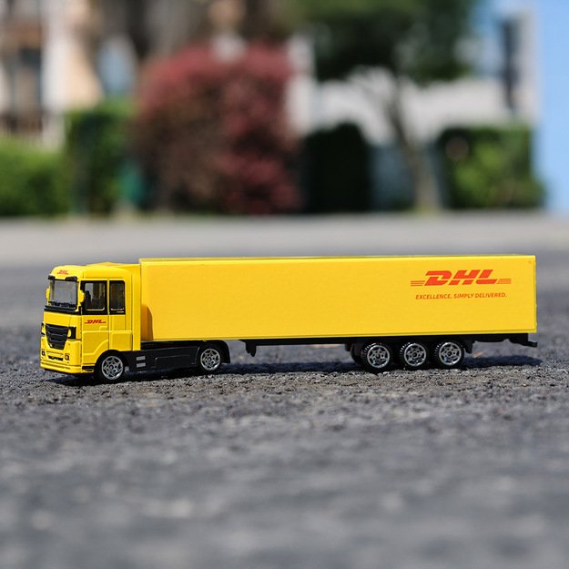 DHL truck 20 cm