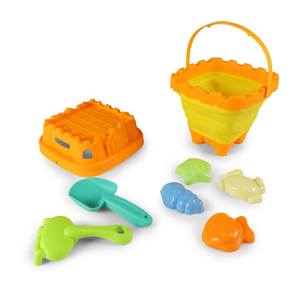 Sand set with folding bucket