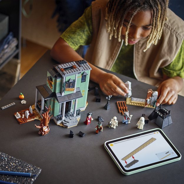 LEGO Creator Haunted Mansion