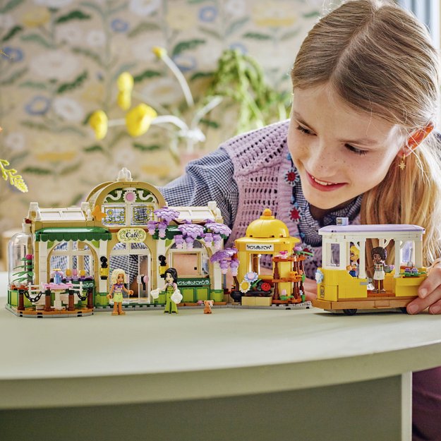 LEGO Friends Plant Caf&eacute; & Flower Shop
