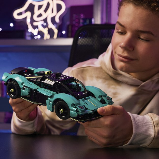 LEGO Technic Aston Martin Valkyrie