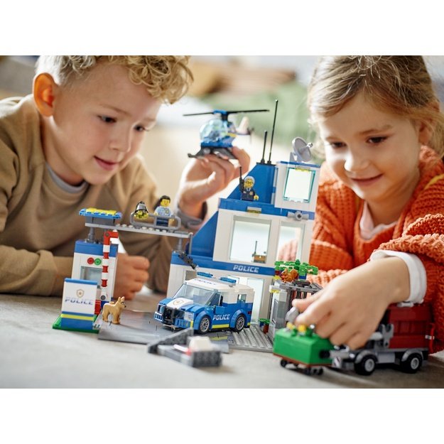 LEGO City Police Station