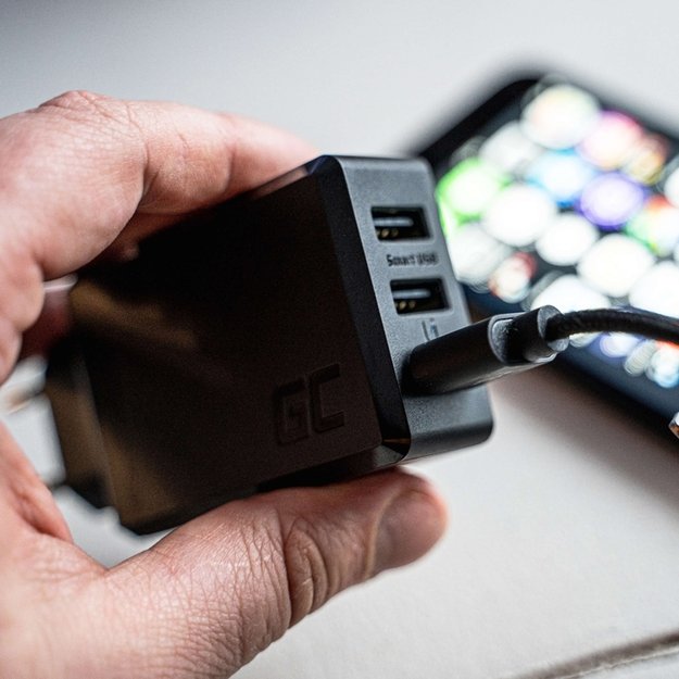 3 prievadų įkroviklis GC ChargeSource3 3xUSB 30W su greitu įkrovimu Ultra Charge i Smart Charge
