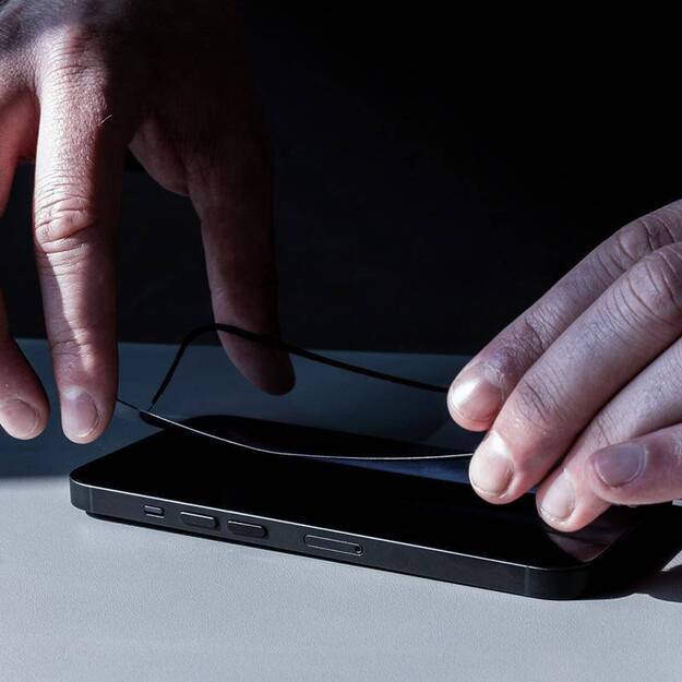 Crong Nano Glass – visiškai dengianti hibridinė ekrano apsauga 9H iPhone 16e / 14 / 13 / 13 Pro 4