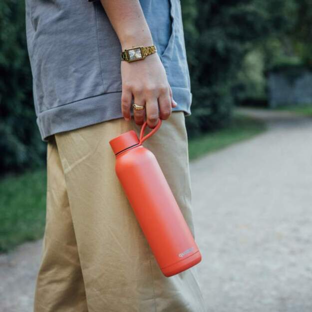 Quokka Solid su dirželiu – nerūdijančio plieno termo butelis 630 ml su dirželiu (oranžinė) 9