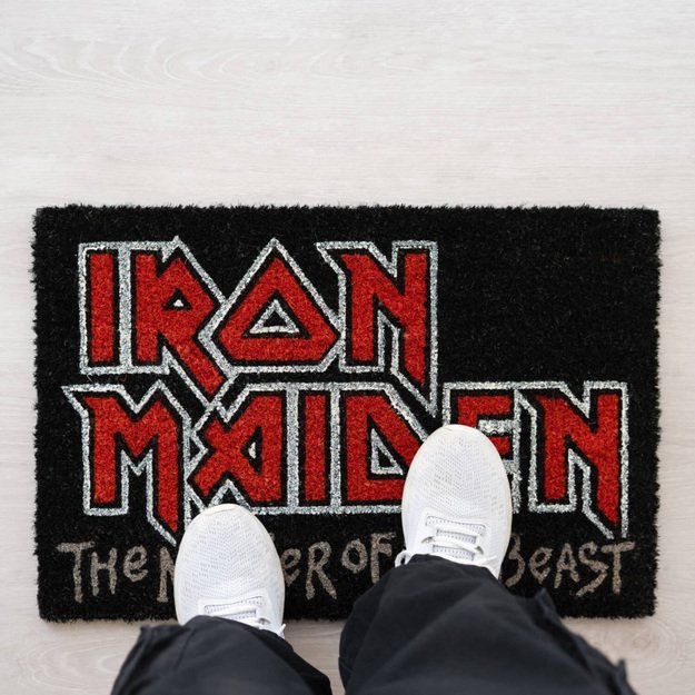 „Iron Maiden“ – durų kilimėlis (40 x 60 cm) 5
