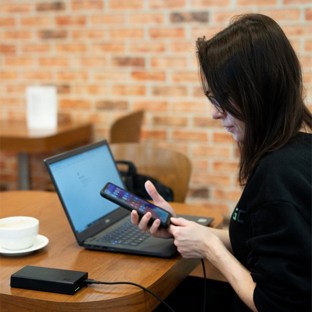 Green Cell PowerPlay20s – Power Bank 20000 mAh su USB-A QuickCharge 3.0 ir 2x USB-C maitinimo tiekimu 22,5 W (juodas) 20