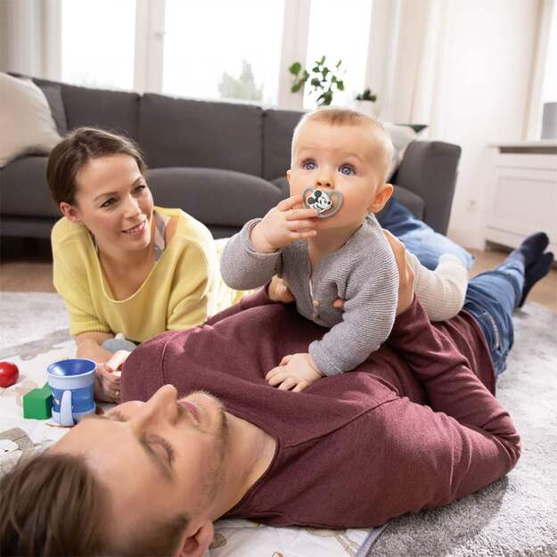 NUK Perfect Match Air Pacifier Disney Mickey Mouse 0&ndash;6 months red, 0-6 m 4